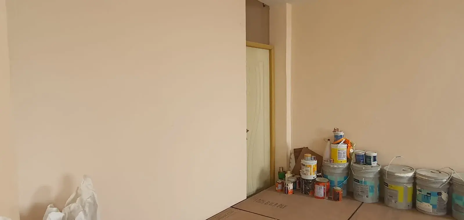 2000 Sqft Commercial Space for Rent with Single Room, Biddapur Colony 2nd Floor